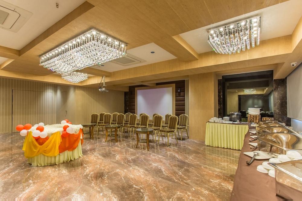 Hotel Abika Elite Ujjain Exterior photo