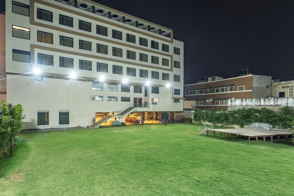Hotel Abika Elite Ujjain Exterior photo